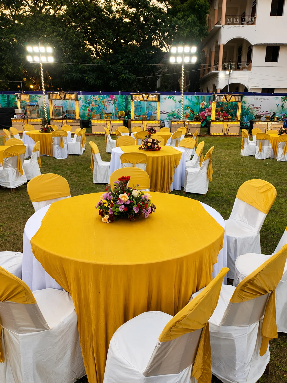 Outdoor Lawn Round Tables & Covered Banquet Chairs